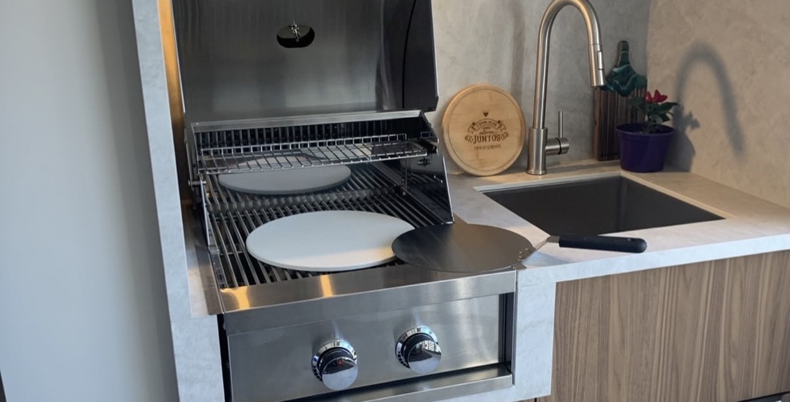 Kit Pizzas Broiler: pedra refratária e espátula, para churrasqueira