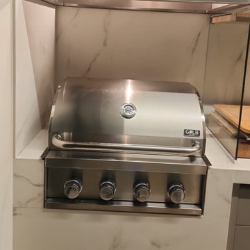 Gelb Küche Professional 4 Queimadores embutida em nicho de porcelanato sob coifa