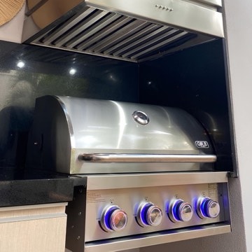 Gelb Küche Professional 4 Queimadores sob coifa de inox, botões iluminados